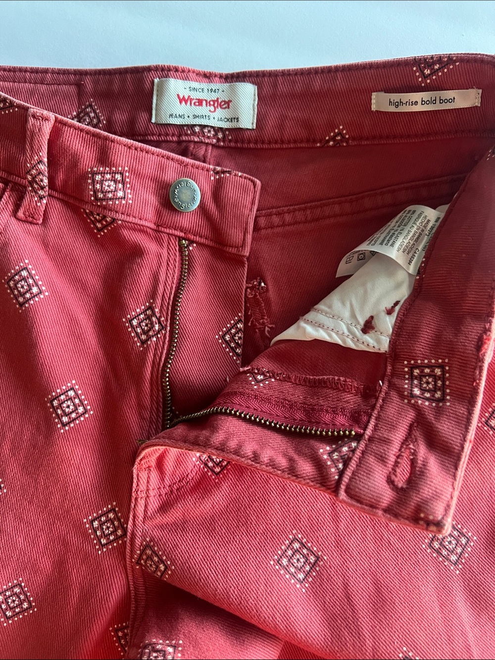 NWT Wrangler Women's High Rise Bold Boot Jean Red Diamond Bay 4/27 x 32 - Picture 8 of 17
